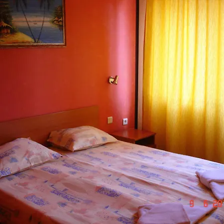 Friends Family Hotell 3*