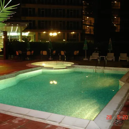 Friends Family - Free Parking 3*