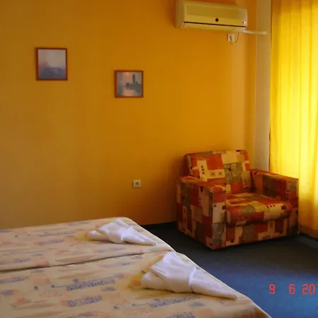 Hotel Friends Family 3*