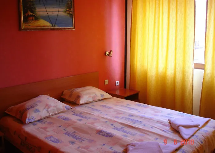 Friends Family Otel 3*