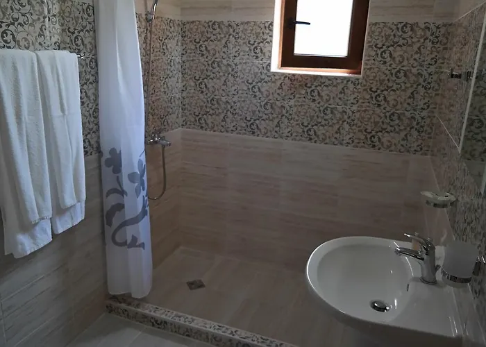 Hotel Friends Family