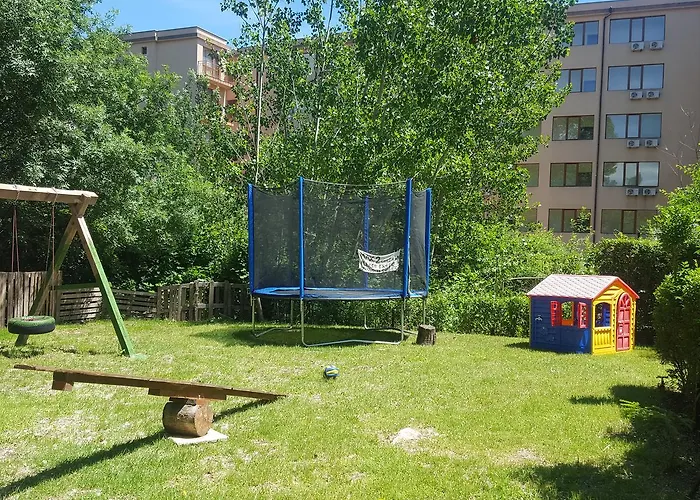 Ξενοδοχείο Friends Family